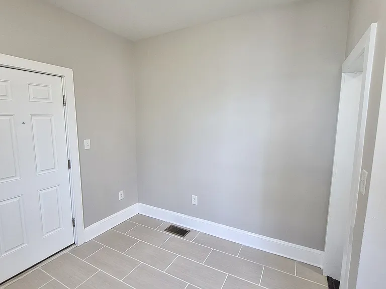 2113 Barton Ave — Photo 16