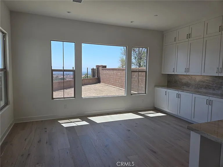 211 Maricopa — Photo 4