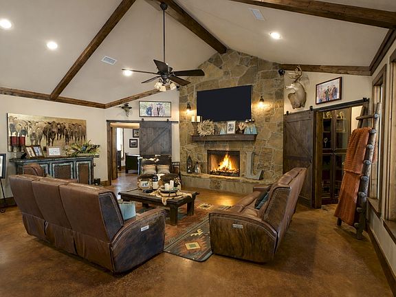 5th image of 1011 Red Rd