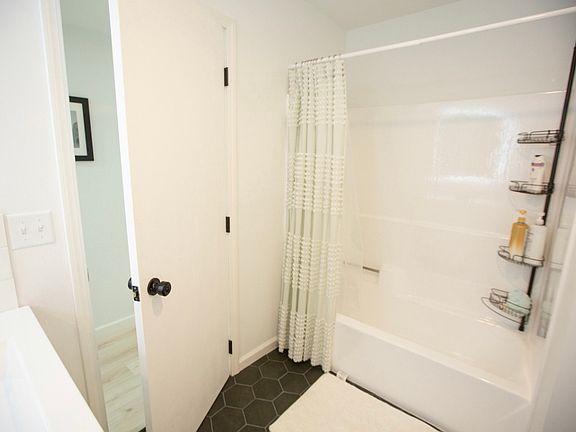 5th image of 2514 E 51st St APT D