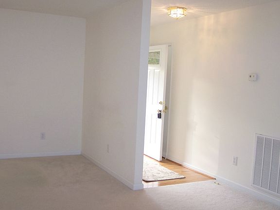 3rd image of 123 Buck Shoals Cir