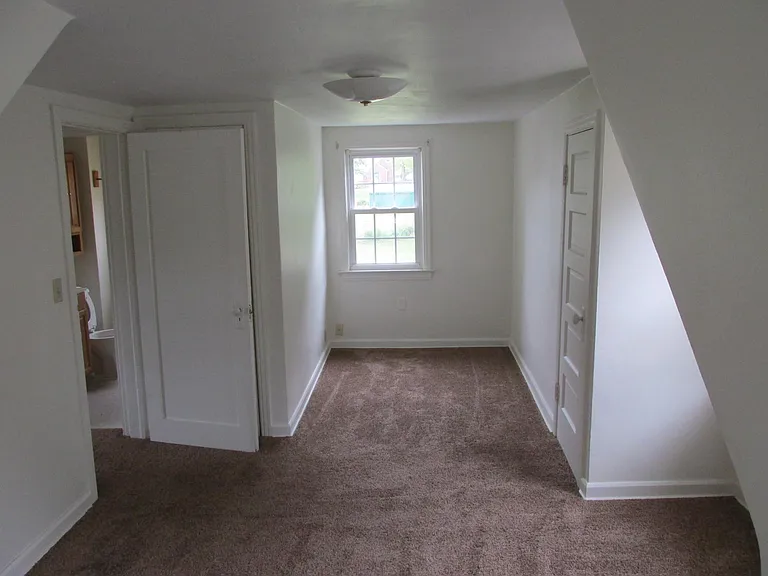 1042 Taggart St NW — Photo 9