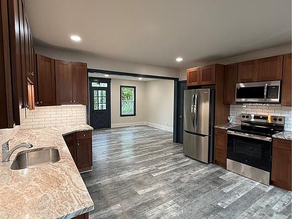 5th image of 70 Clyde St #1