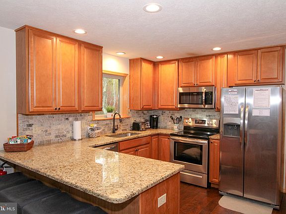 2nd image of 195 Keats Ln