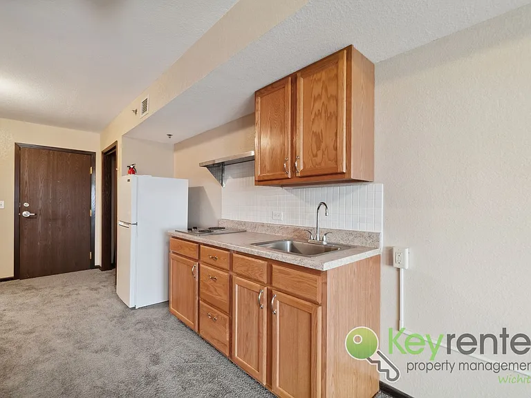 1411 S Douglas Ave #110 — Photo 8