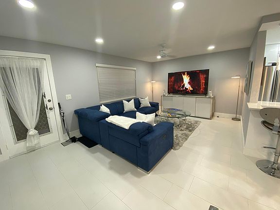 5th image of 207 Piedmont Terrace #E
