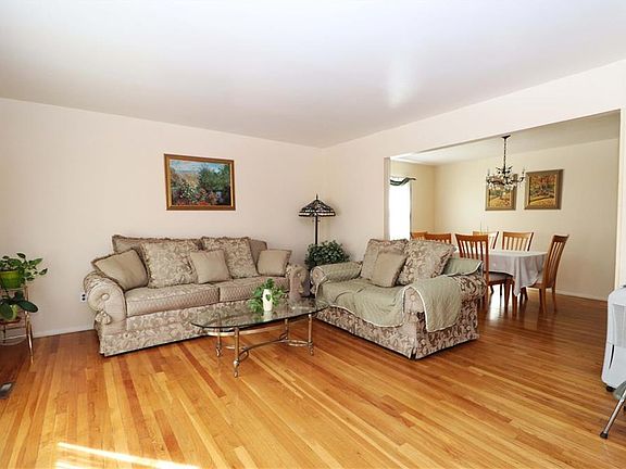 4th image of 211 Lamoka Ave