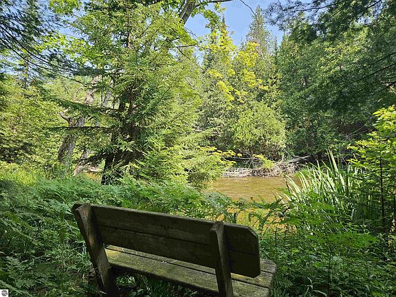5th image of 1701 E River Rd