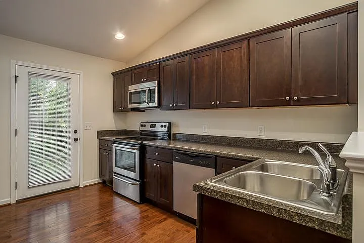 25 Myleigh Ave — Photo 5