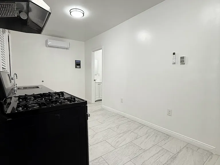 2444 Iowa Ave #B — Photo 1
