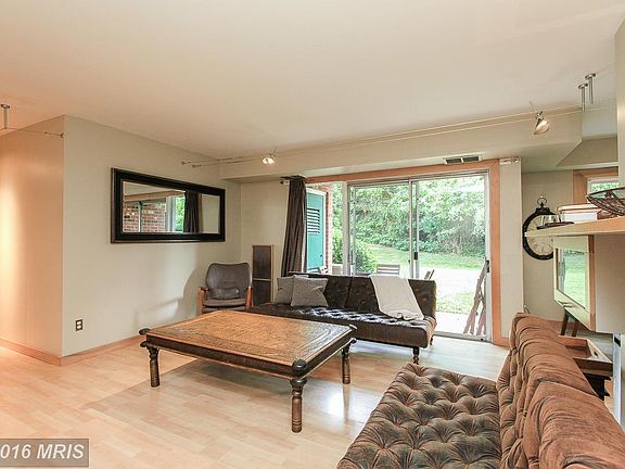 2nd image of 3975 Lyndhurst Dr APT 102
