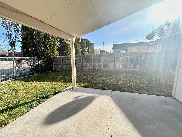 4650 N Date Palm Ave — Photo 30