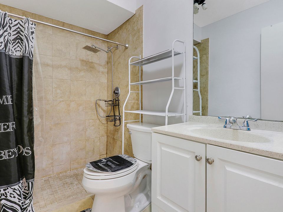 1st image of 824 SE Corto Court