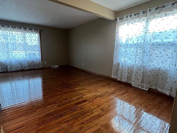 2nd image of 2109 Glenridge Ave #1