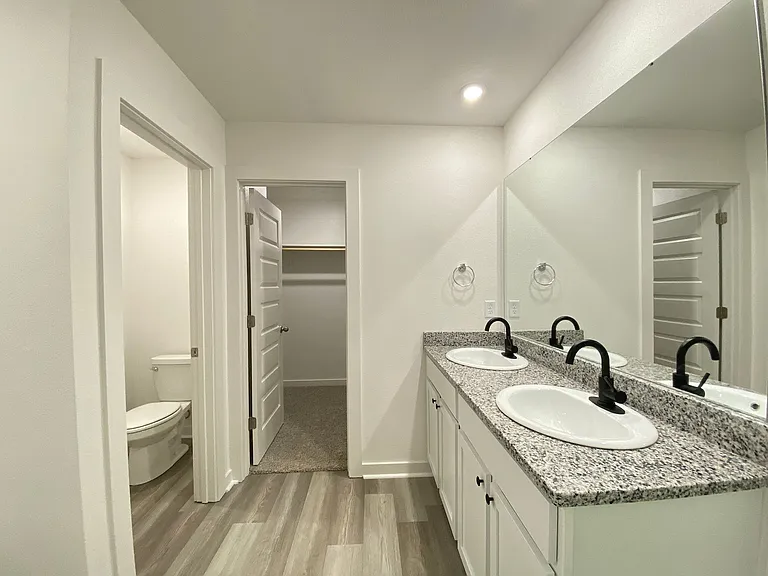 8424 Oxford Valley Dr — Photo 9