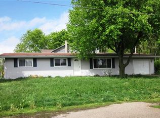 101 E 9th St, Delavan, IL 61734