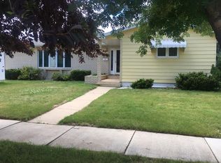 1905 2nd Ave E, Williston, ND 58801