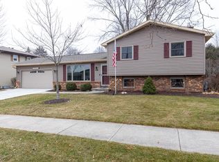 1630 Chatham Dr, Oshkosh, WI 54904