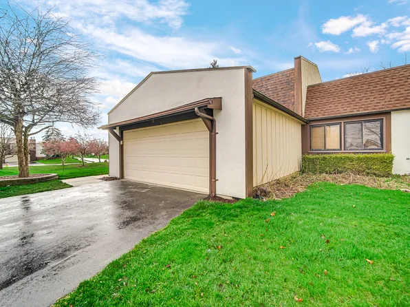 17 Heatherwood Ct, Indian Head Park, IL 60525