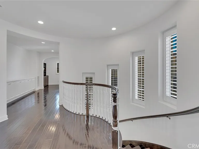 510 E Viewcrest Dr — Photo 31