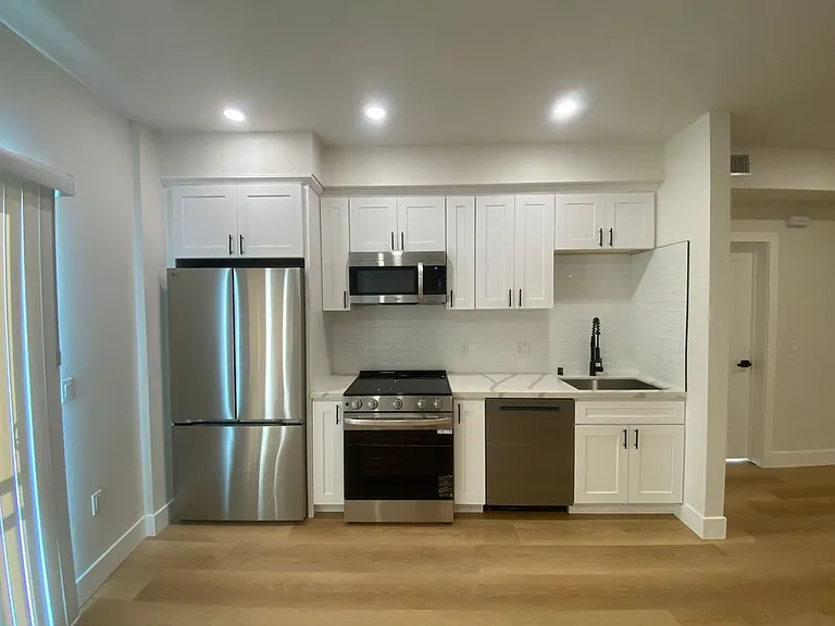 Pacific Heights II — Photo 27