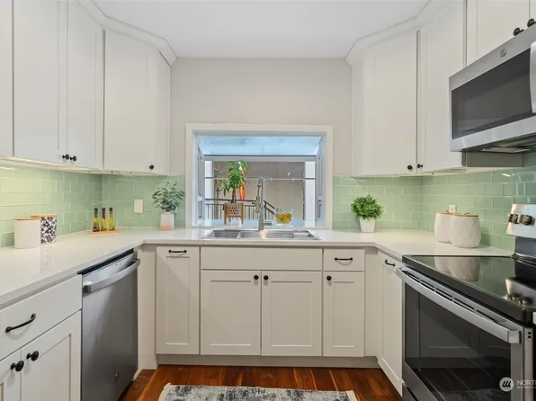 701 136th Place NE #B5, Bellevue, WA 98005
