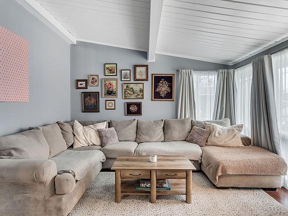 3rd image of 3239 Essex Dr