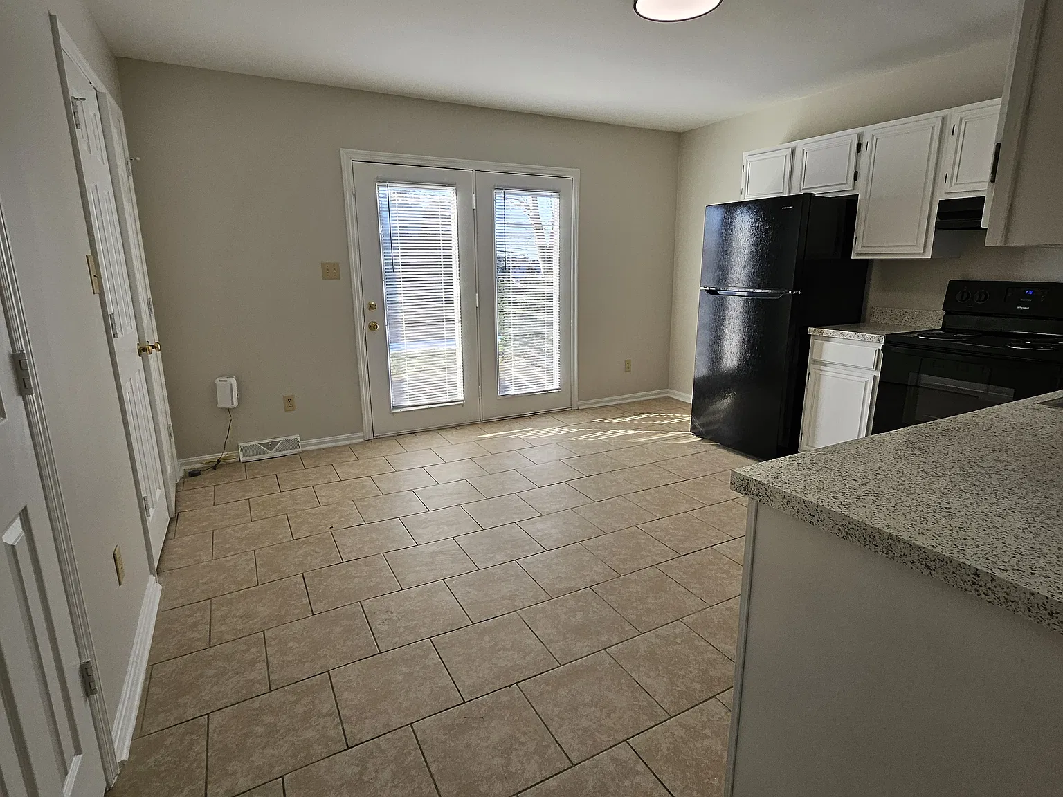2 bed, 1.5 bath, 1102 sqft, $1,395 — Photo 4
