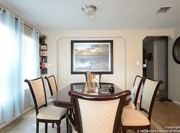 4th image of 7923 Oak Pointe