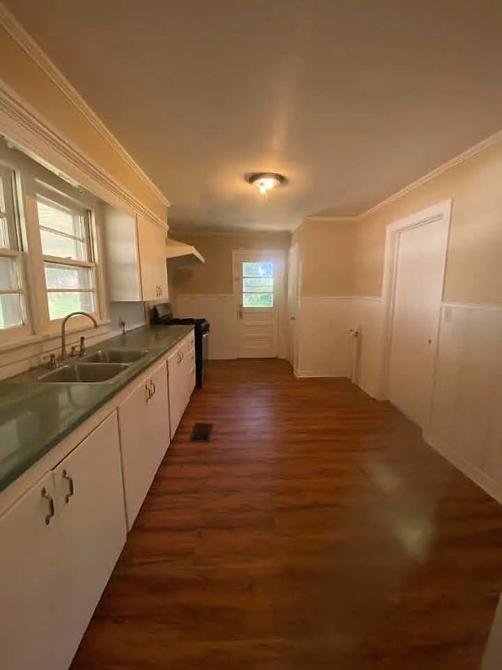 3 bed, $1,000 — Photo 3