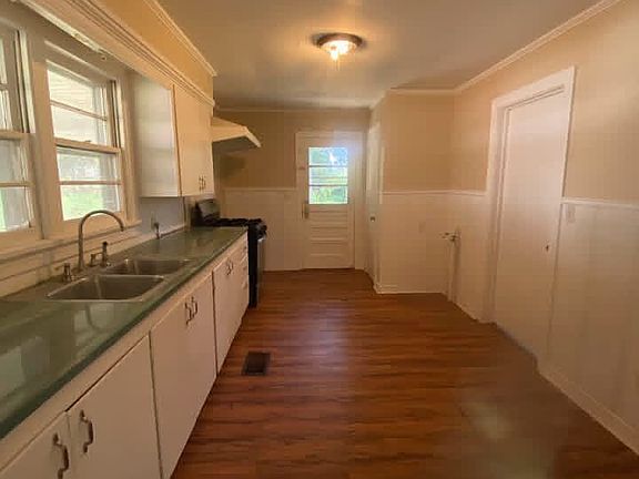 3rd image of 714 W Calhoun St