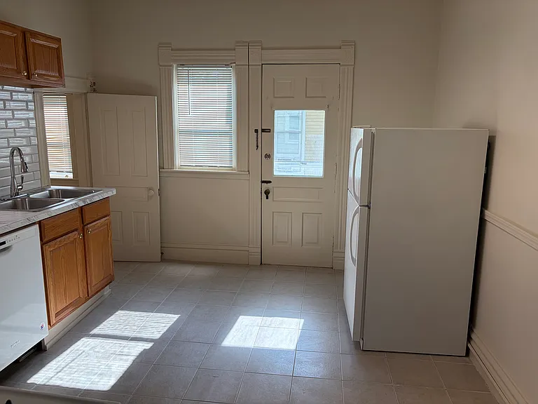 536 Lyon St NE #1 — Photo 8