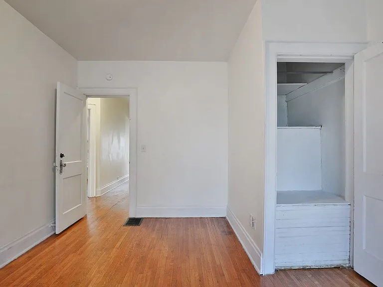 2403 Summit St — Photo 21