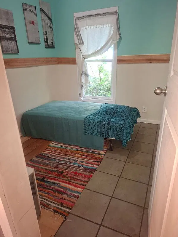 1 bed, 1.0 bath, 385 sqft, $550 — Photo 2