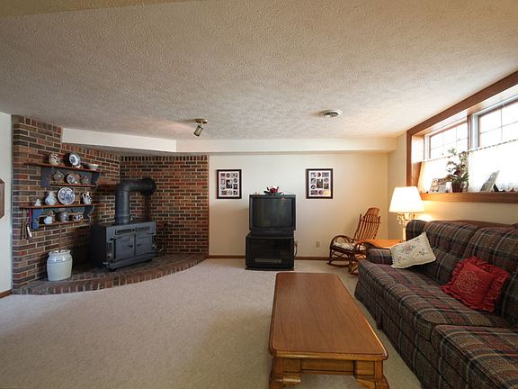 4th image of 1020 Gary Dr