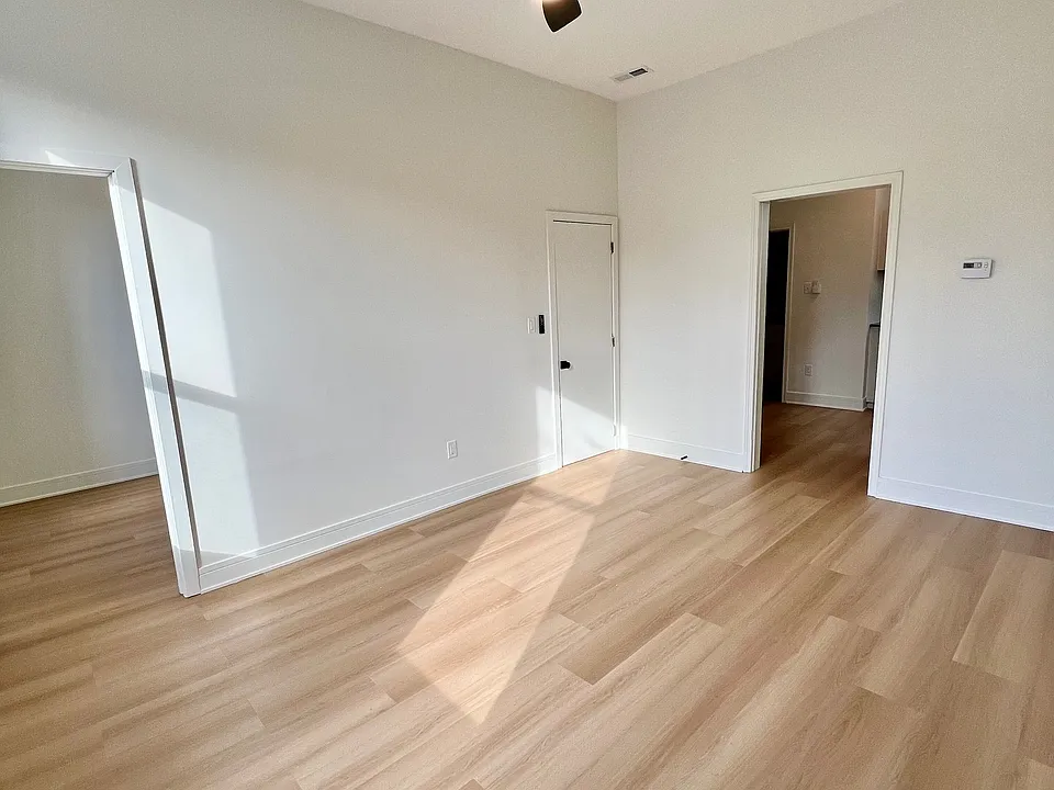 718 W 31st St #2F