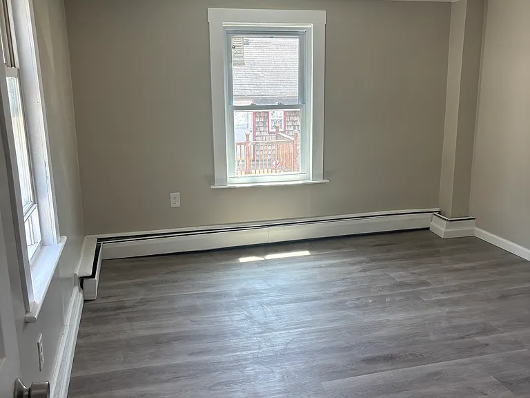 1646 Main St #3 — Photo 2