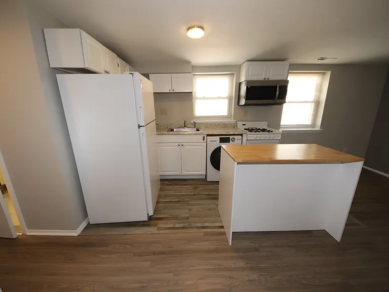 17 E Centre St #6 — Photo 3