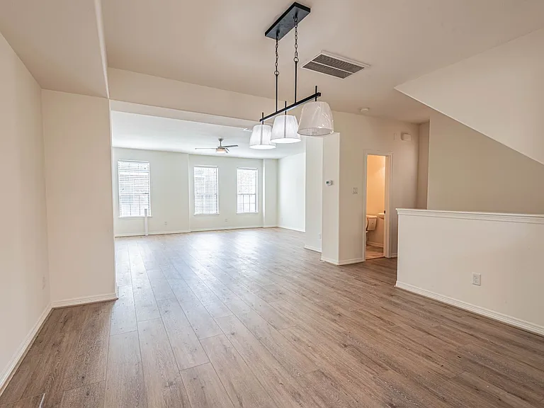 8117 Silverton Creek Ln — Photo 5