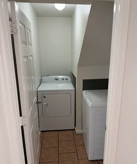 525 E Hall Ln — Photo 6