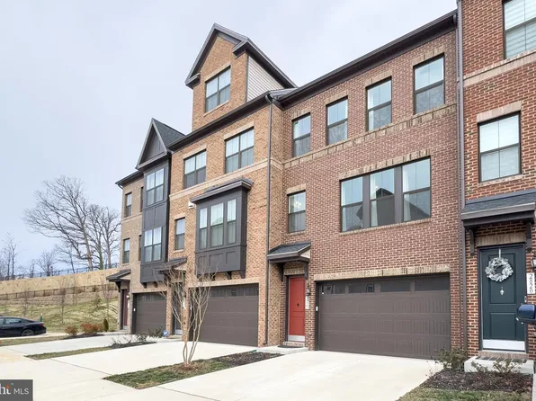 2822 Hokie Ln, Alexandria, VA 22306