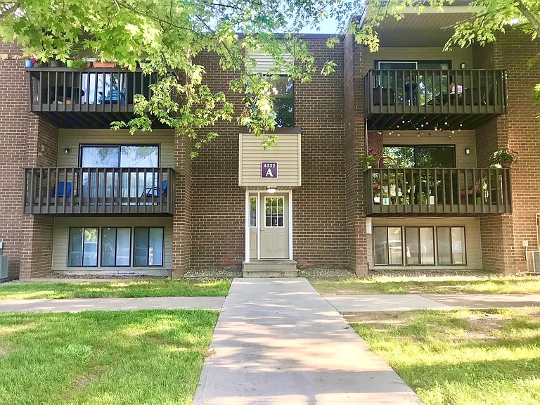 4353 Heritage Dr — Photo 2