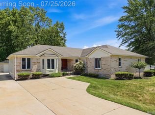 34294 Maple Lane Dr, Sterling Heights, MI 48312