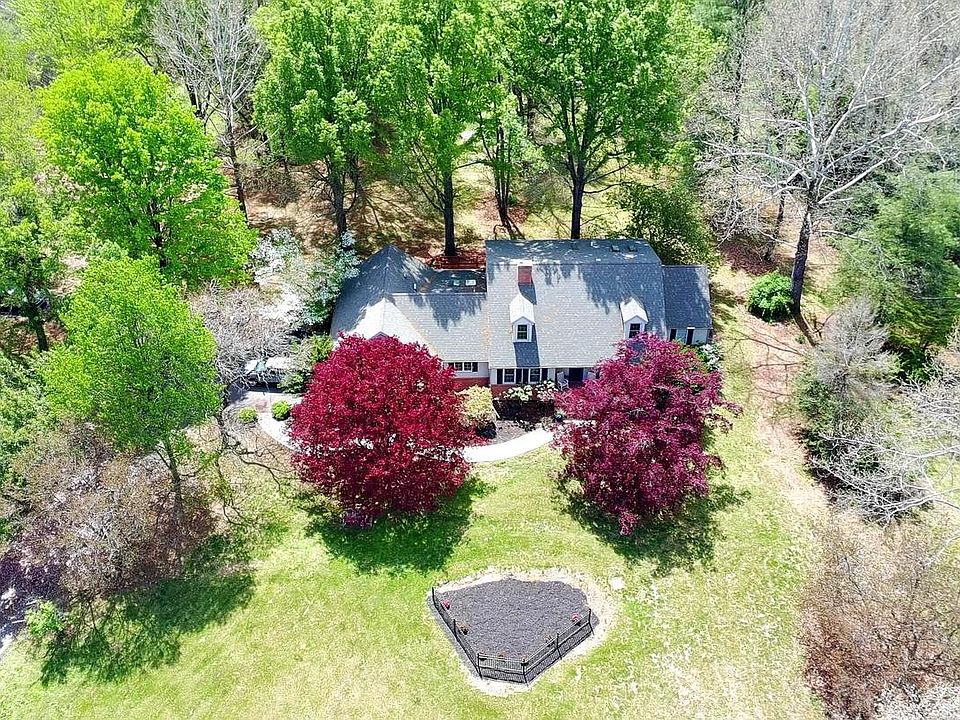 1st image of 4992 Scrabble Rd