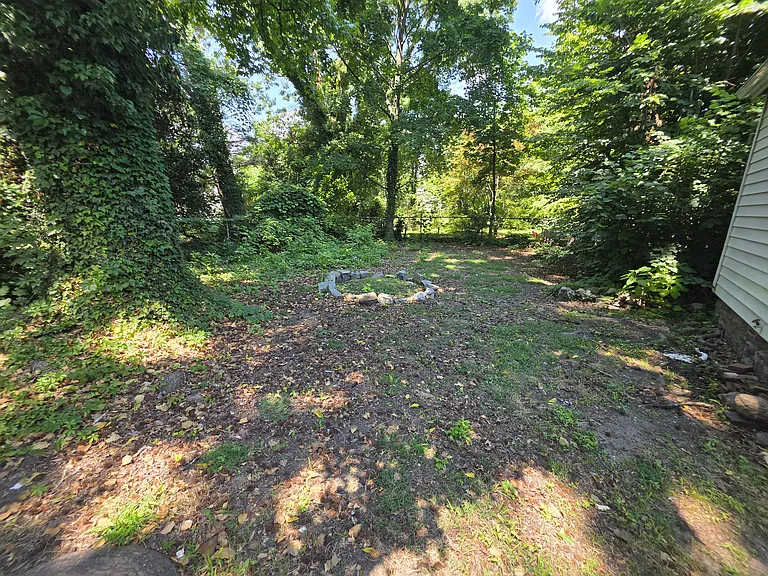 277 E Broadway — Photo 21