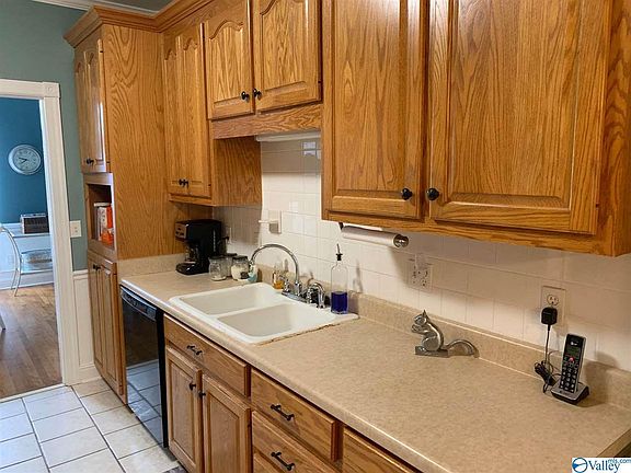 4th image of 21 Brookwood Dr
