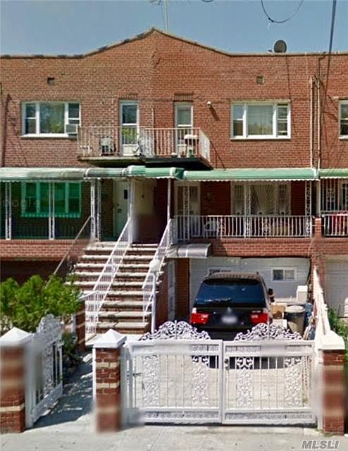 1st image of 222 E 89th St