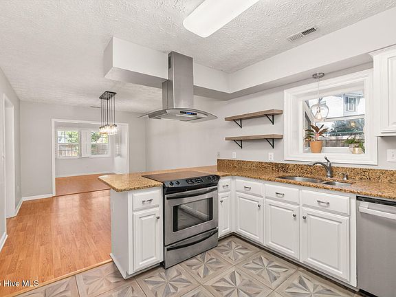 3rd image of 111 Whitewater Cove
