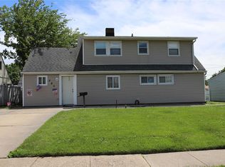 560 N Newbridge Rd, Levittown, NY 11756