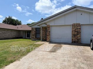 6845 S Creek Dr, Fort Worth, TX 76133